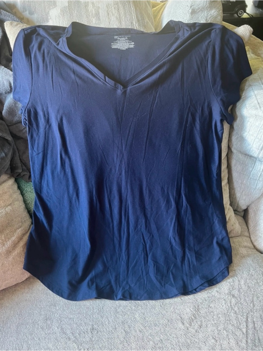 No Boundaries Women's Navy V-Neck Short Sleeve Tee